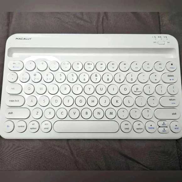 Macally‎ wireless rechargeable keyboard - Picture 1 of 6